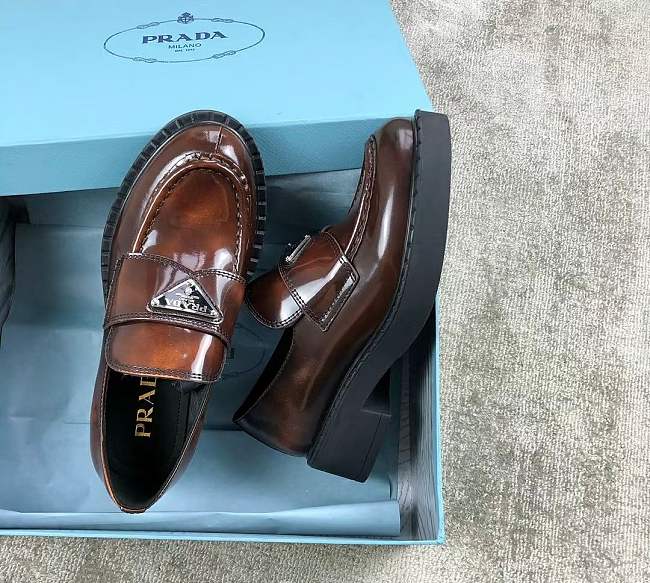 Prada brown loafer patent leather - 1