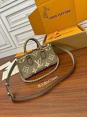 LV OnTheGo East West Tourterelle / Crème size 25 x 13 x 10 cm - 6