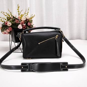Loewe  Zzzle small geometric bag size 24 x 10 x 14 cm.