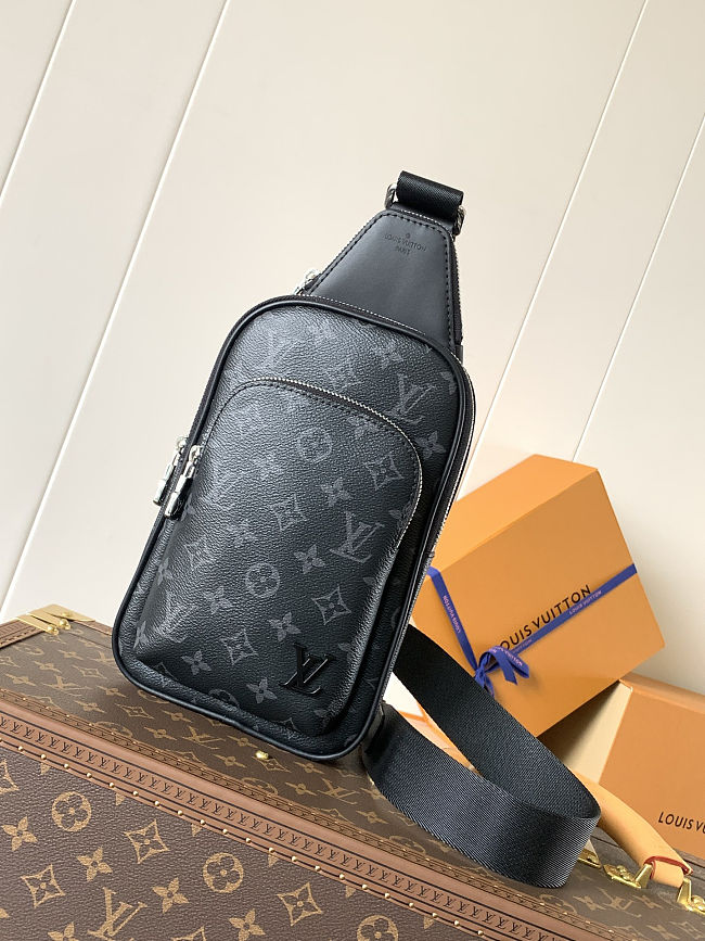 LV Avenue Slingbag PM M47137 - size 16 x 33 x 5.7 cm - 1