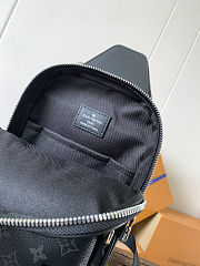 LV Avenue Slingbag PM M47137 - size 16 x 33 x 5.7 cm - 4