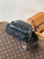 LV Avenue Slingbag PM M47137 - size 16 x 33 x 5.7 cm - 3
