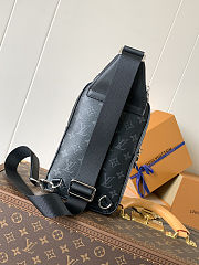LV Avenue Slingbag PM M47137 - size 16 x 33 x 5.7 cm - 2