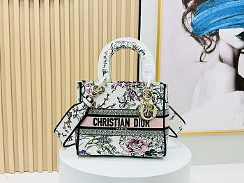 Christian Dior  Princess Diana embroidery Lady D-Lite Bag size 24 cm