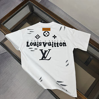 LV logo shirt