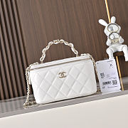 Chanel Classic Vanity Case white size 17cm - 1