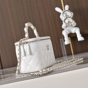 Chanel Classic Vanity Case white size 17cm - 4