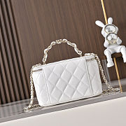 Chanel Classic Vanity Case white size 17cm - 3