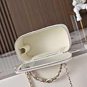 Chanel Classic Vanity Case white size 17cm - 5