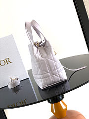 Dior Small Toujours Vertical Tote Bag in white size 18.5x18.5x12 cm - 5