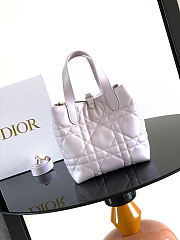 Dior Small Toujours Vertical Tote Bag in white size 18.5x18.5x12 cm - 6