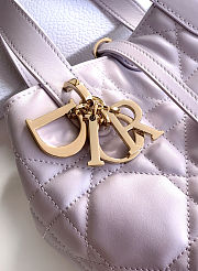 Dior Small Toujours Vertical Tote Bag in white size 18.5x18.5x12 cm - 2