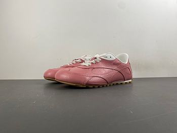  Bottega Veneta pink textured rubber-colored sneaker