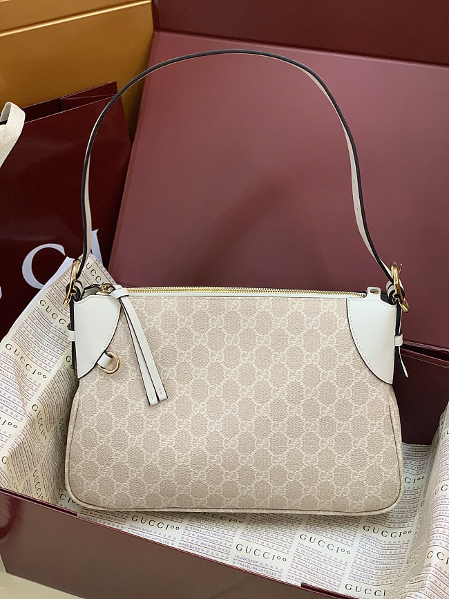 Guccci  Emblem Medium Shoulder Bag 31.5 x 21 x 8 cm - 1