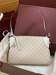 Guccci  Emblem Medium Shoulder Bag 31.5 x 21 x 8 cm - 5