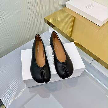 Maison Margiela Tabi Flat Black